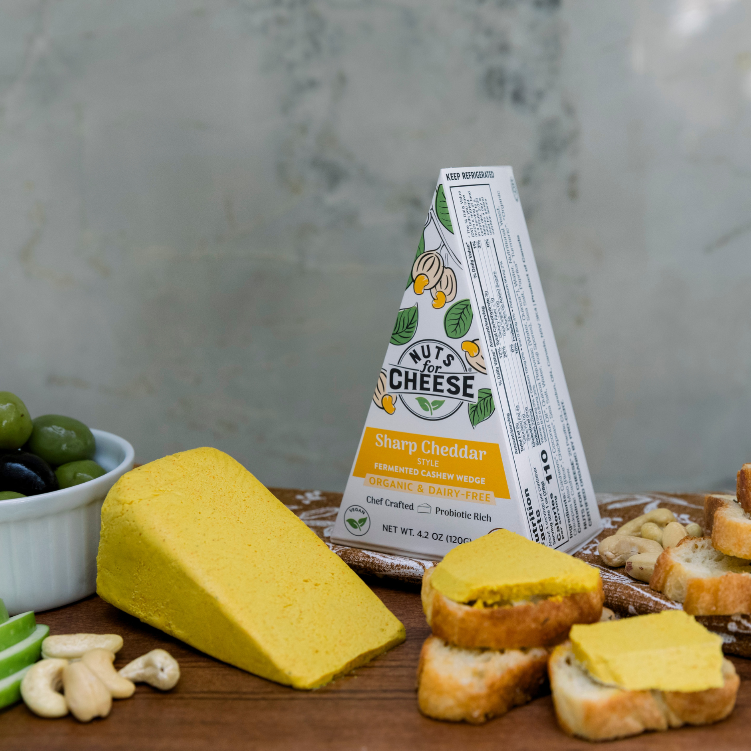 Nuts For Cheese Sharp Cheddar Style fromage cajou cheddar