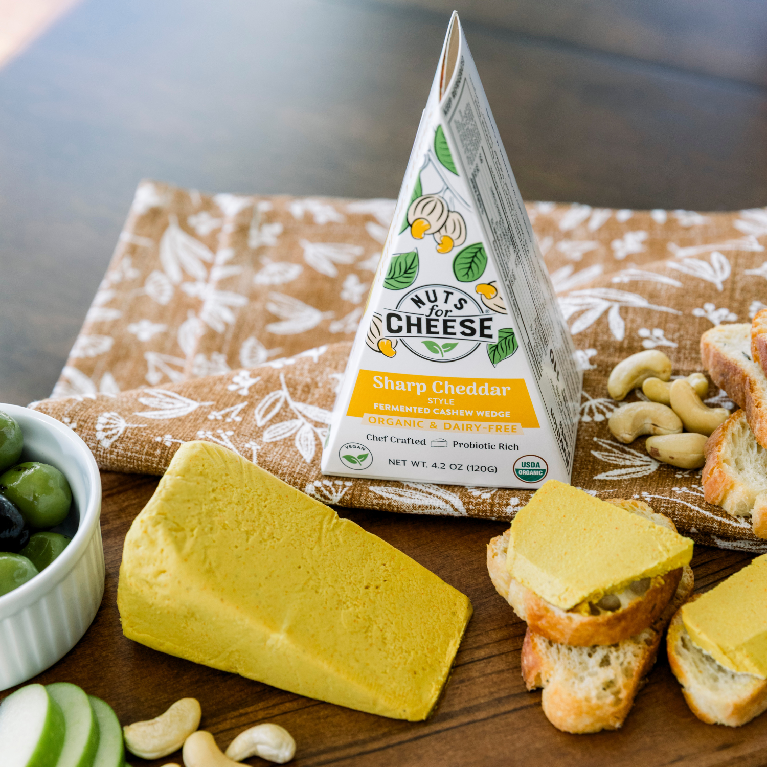 Nuts For Cheese Sharp Cheddar Style fromage cajou cheddar