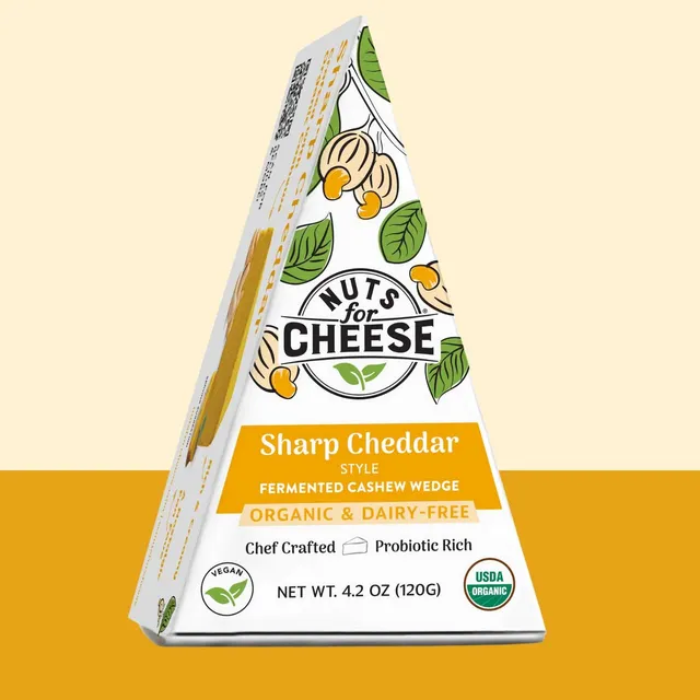 Nuts For Cheese Sharp Cheddar Style fromage cajou cheddar