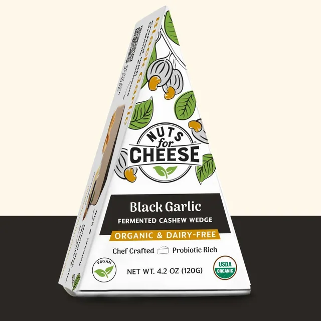 Nuts For Cheese Black Garlic fromage végétal ail noir affiné
